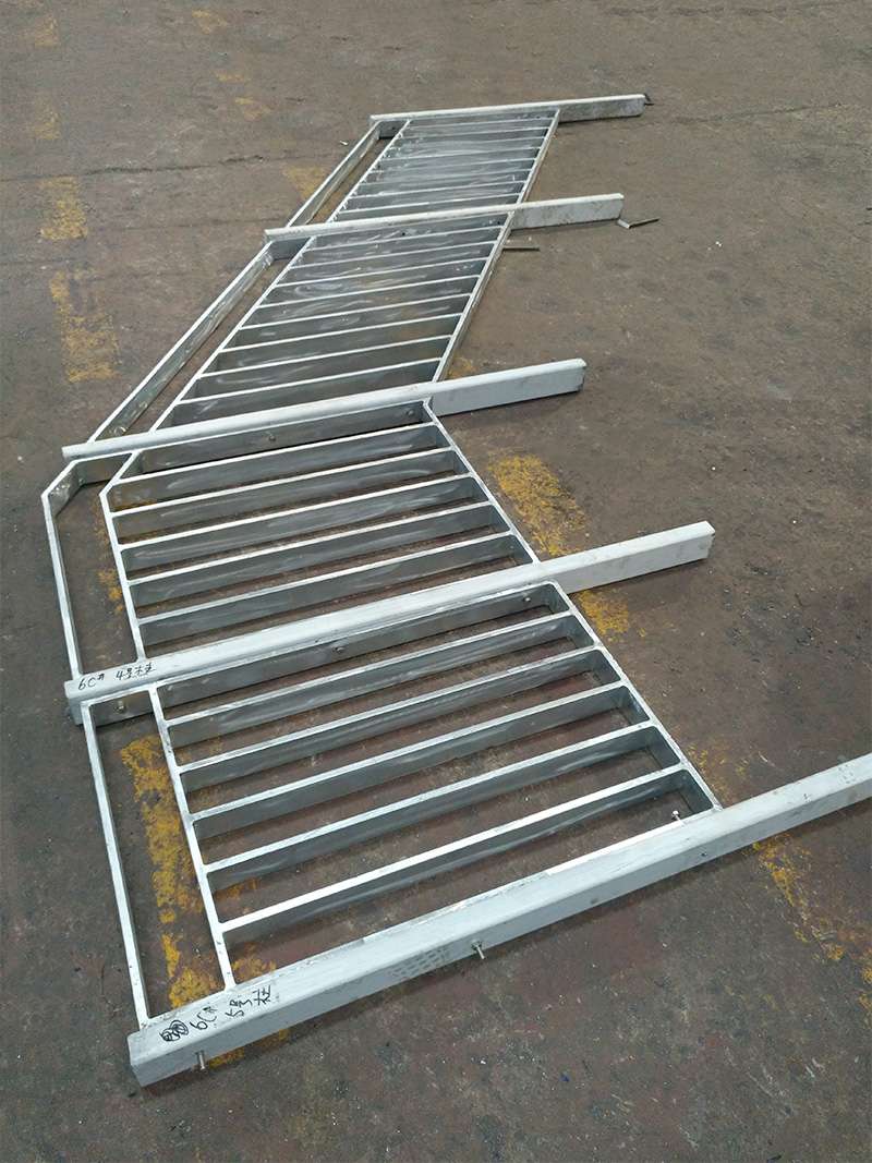 鉛水鐵梳子欄河